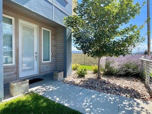 Photo - Gorgeous Townhome in South Jordan!