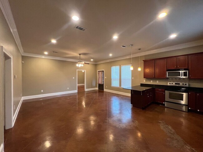 Building Photo - VERY NICE HOME IN HAMMOND