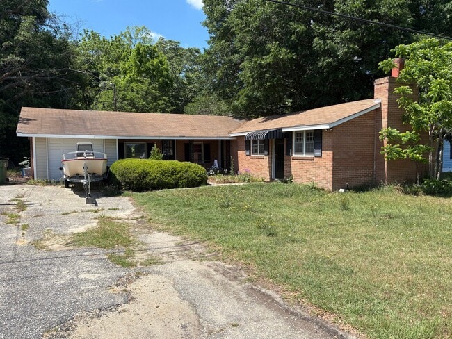 Building Photo - 216 Brookwood Dr