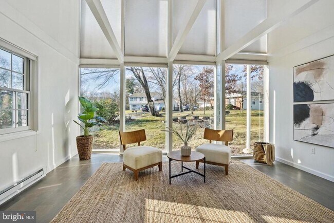 Foto del edificio - 13134 Madonna Ln