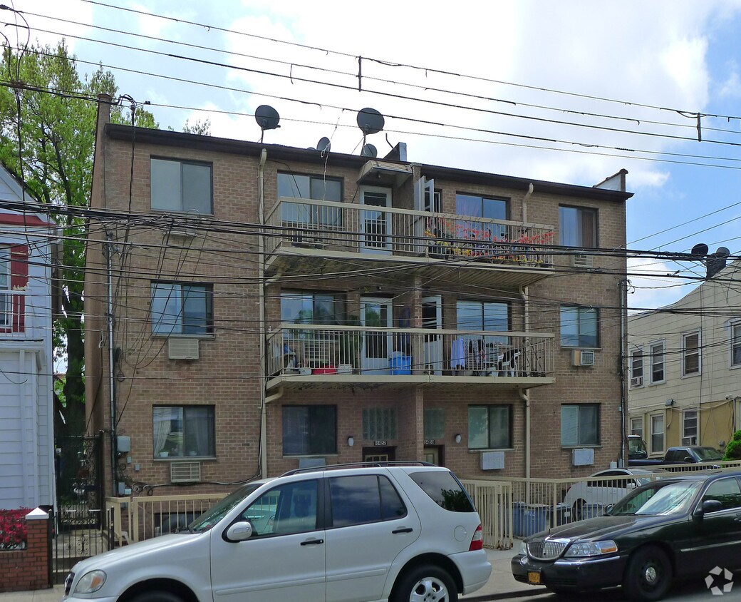 Building Photo - 10450 48th Ave