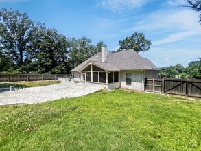 Building Photo - 8835 Robertson Ln N