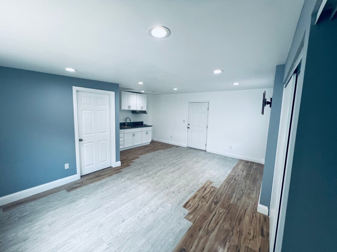 19143 Cantara St Unit Studio, Reseda, CA 91335 Apartments in Reseda