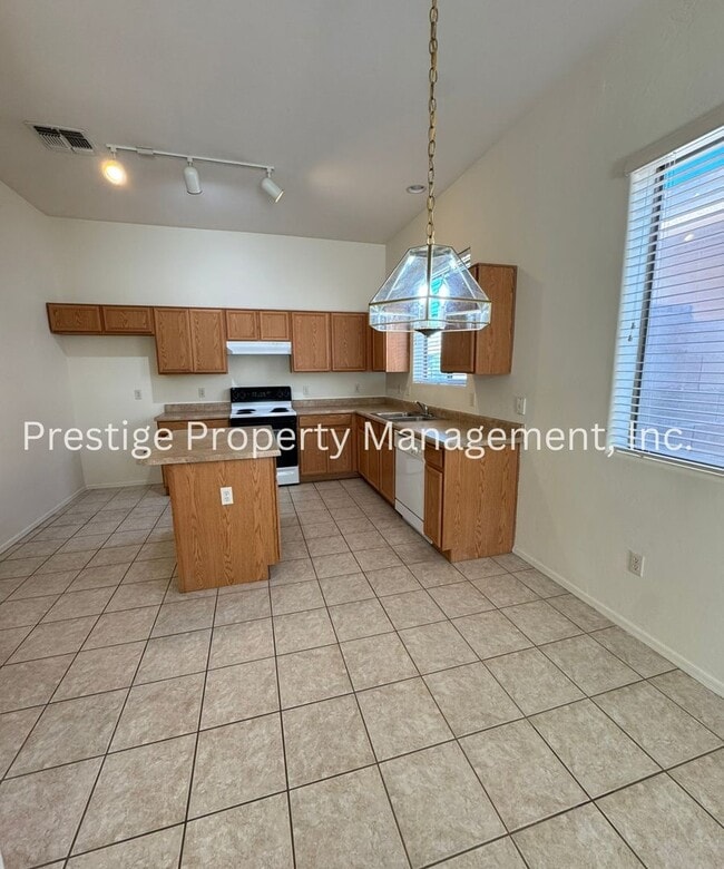 Building Photo - 3/2 Spacious Vail Home, Must See!