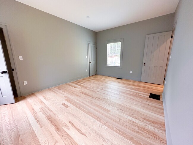Building Photo - 144 Hudson Ave