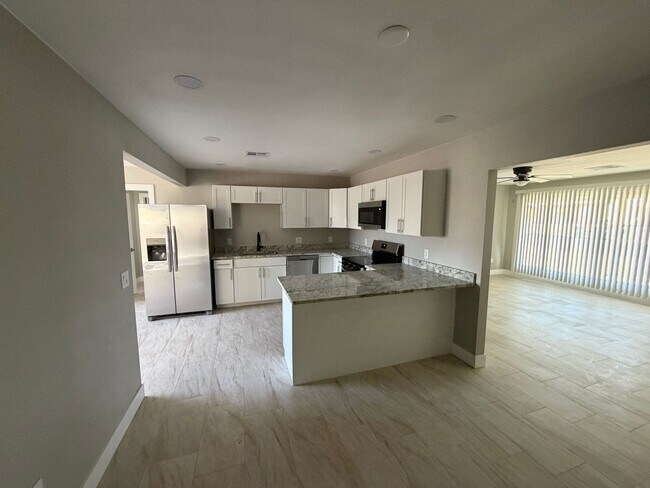 Foto del edificio - Newly Remodeled 4 Bedroom Two Bath Home