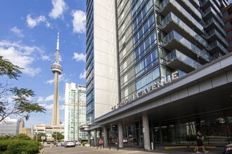 Building Photo - 4-1724 Spadina Ave.