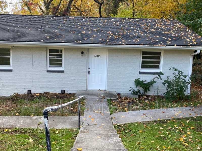 Primary Photo - 1306 Windsor Ave