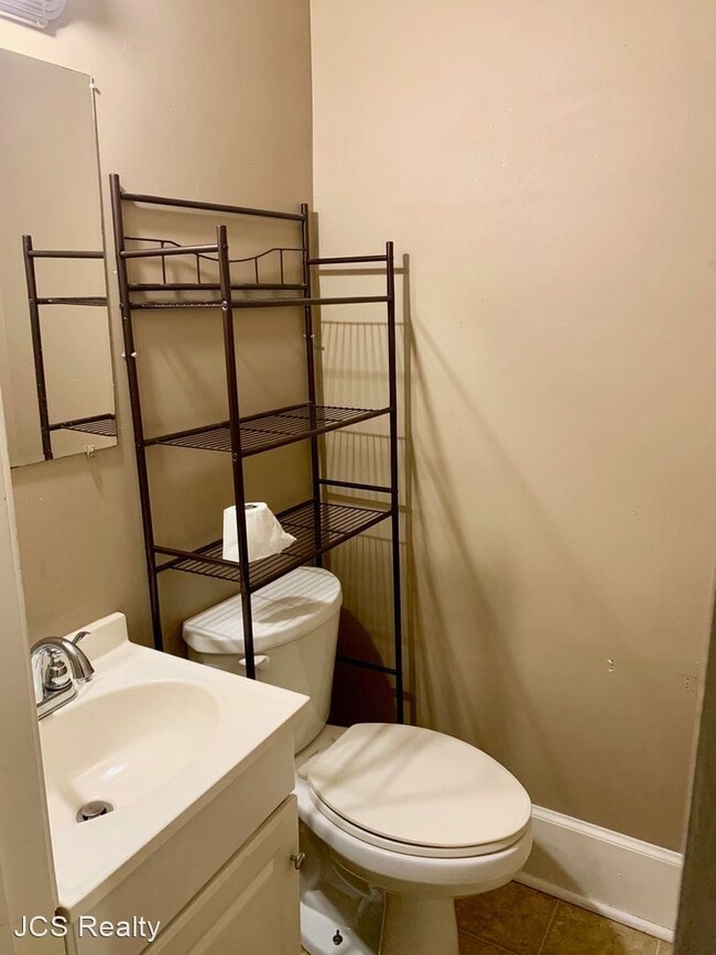 Building Photo - 3 br, 1.5 bath House - 1828 W. College Ave.