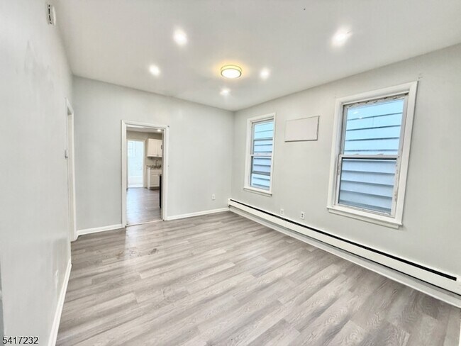 Building Photo - 46 Hawkins St