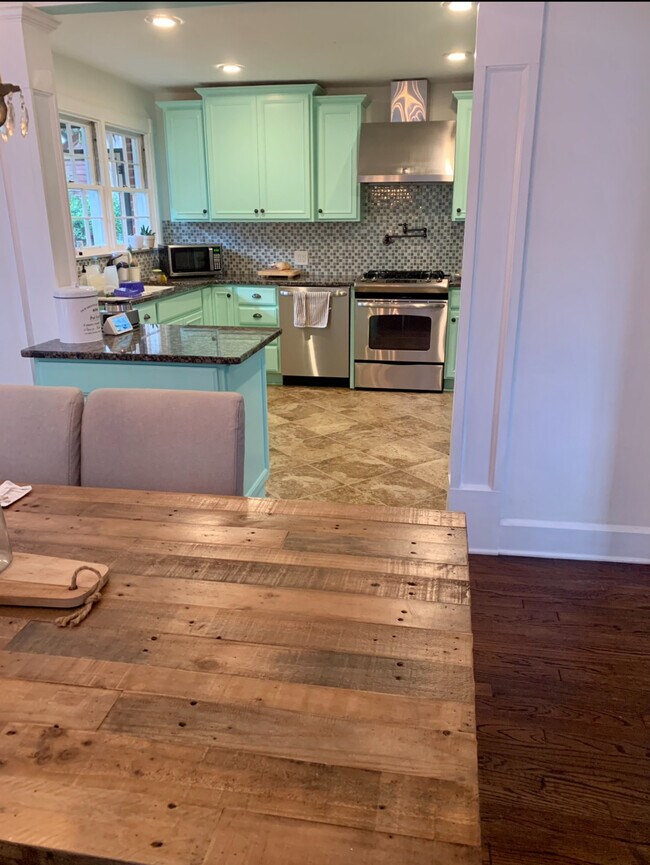 Foto del edificio - 326 E 54th St