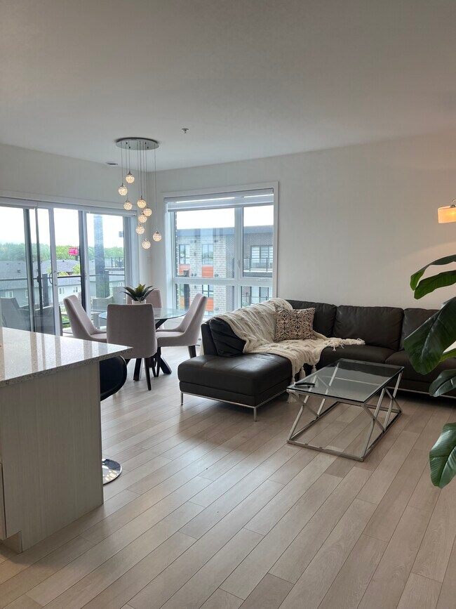 Building Photo - 335 Av De La Belle-Dame