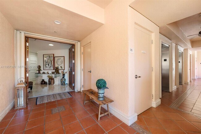 Foto del edificio - 13633 Deering Bay Dr