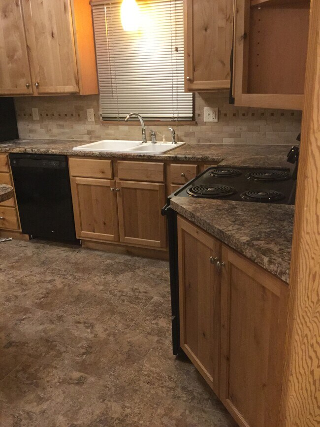 KITCHEN - 115 19 1/2 Ave N