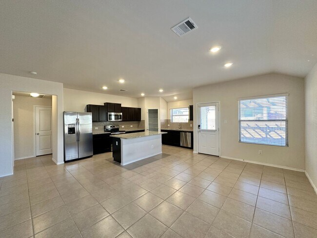 Building Photo - Viewable Now!