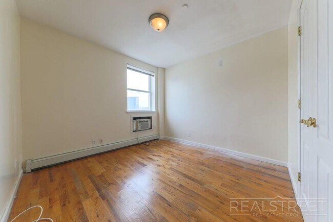 Building Photo - 573 Warren St