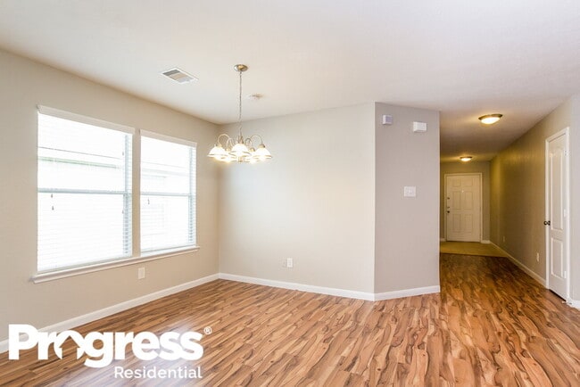 Building Photo - 29327 Legends Green Dr