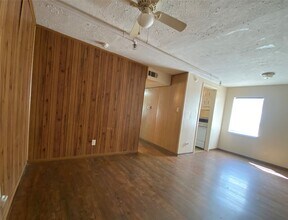 Building Photo - 519 10th Ave N