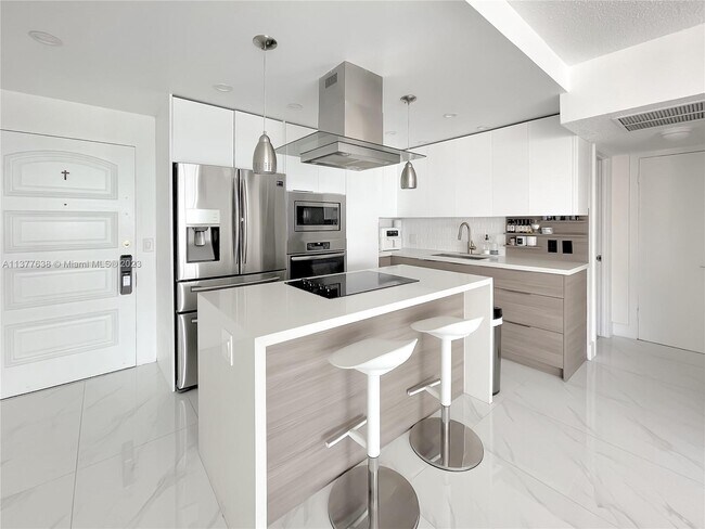 Building Photo - 11111 Biscayne Blvd