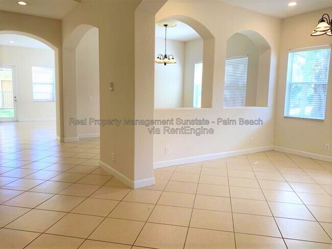 Building Photo - 630 Triana St