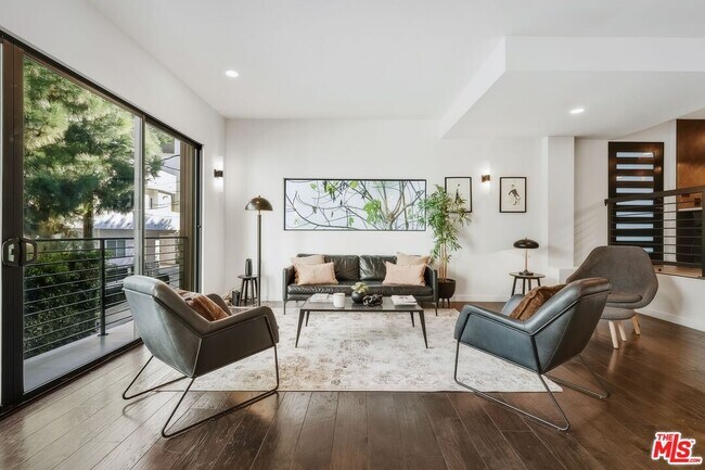 Foto del edificio - 3601 Dixie Canyon Pl