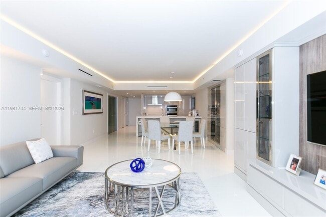 Building Photo - 1830 S Ocean Dr