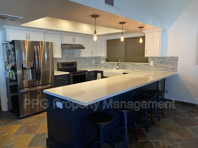 Foto del edificio - 2402 W Redfield Rd