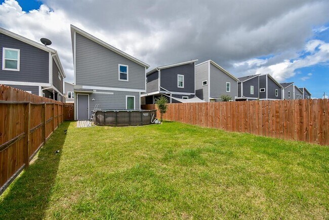 Building Photo - 9625 Habitat St