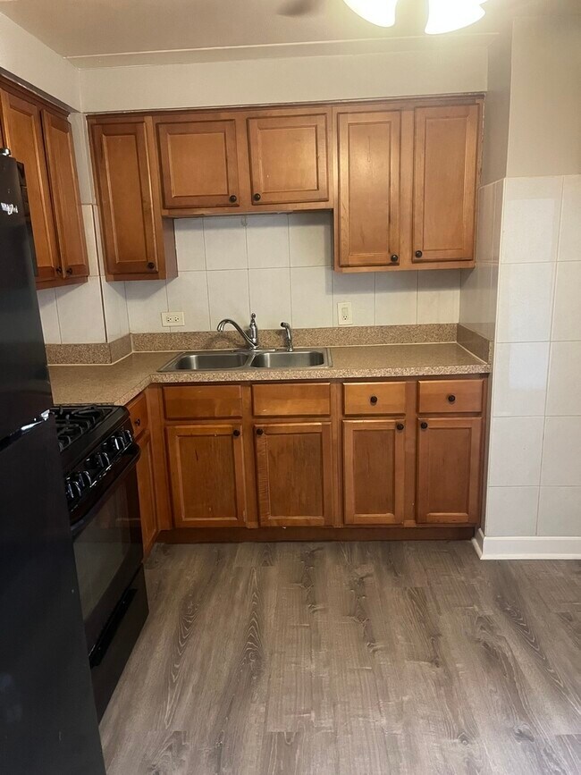 Foto del edificio - 10917 S Lloyd Dr