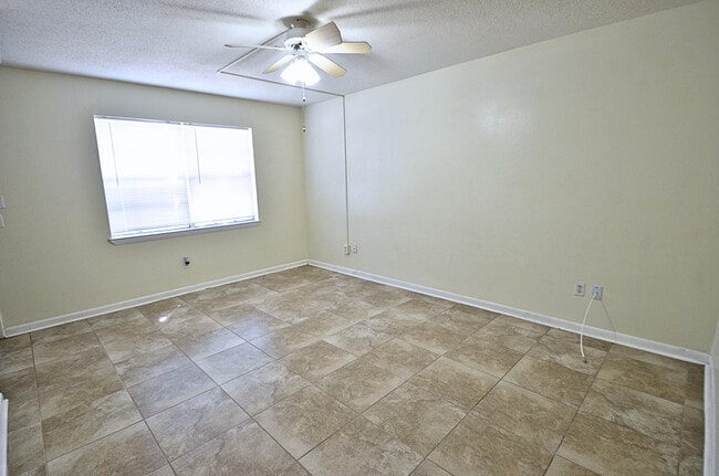 Building Photo - 154 Valencia Dr
