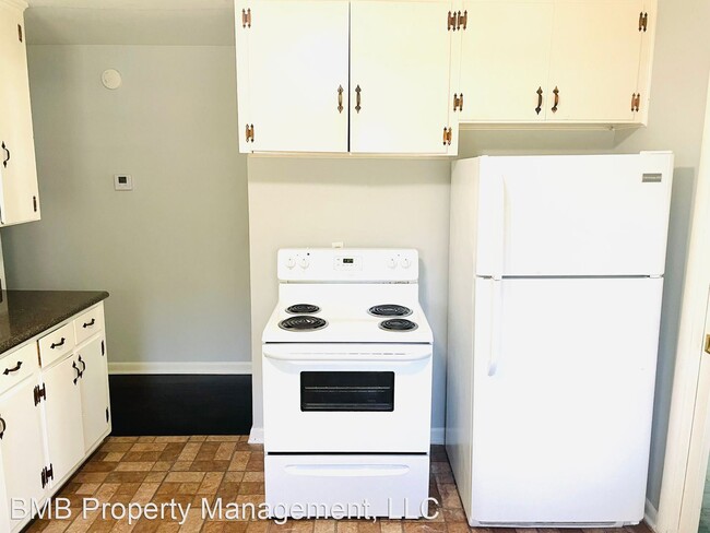 Building Photo - 3 br, 1 bath House - 1631 Robison Hill Road