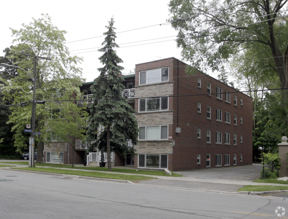Building Photo - 2196 Lakeshore Rd