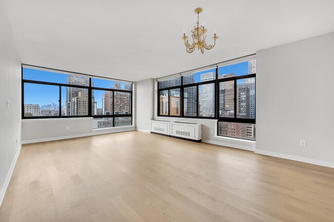 Building Photo - 303 E 43rd St