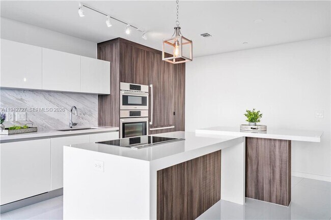 Foto del edificio - 851 NE 1st Ave