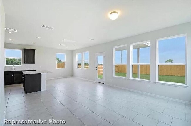 Building Photo - 307 Insider Loop