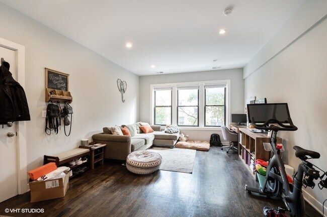 Foto del edificio - 3550 N Racine Ave