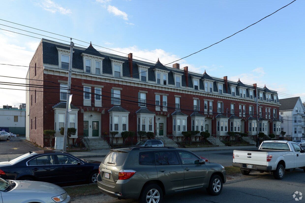 Foto del edificio - A.B. Chace Rowhouses