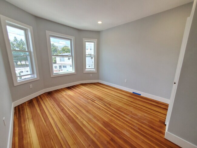 Foto del edificio - 31 Faywood Ave
