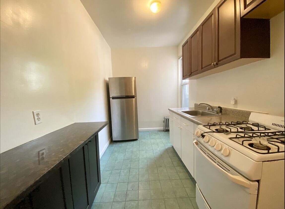 Building Photo - 41 AVENUE