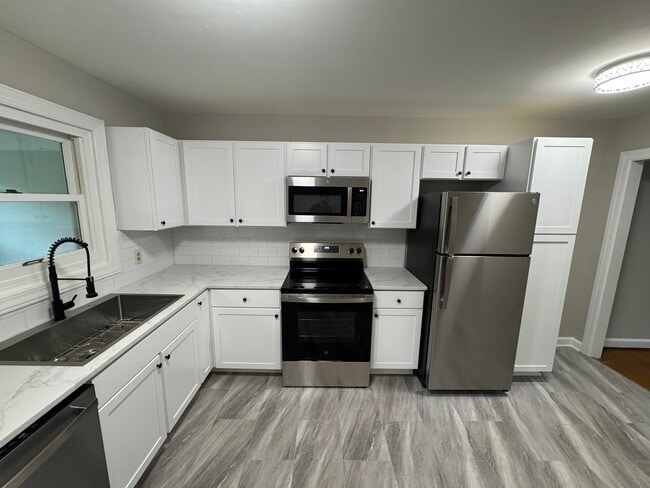 Foto del edificio - 2110 N Stewart Ave