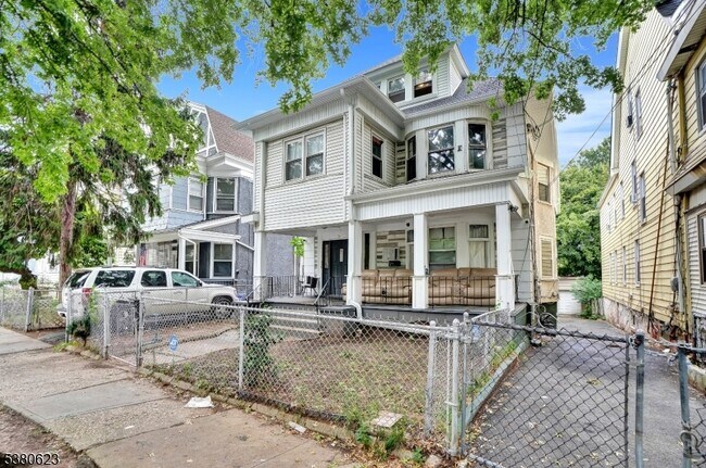 Building Photo - 32 Farley Ave
