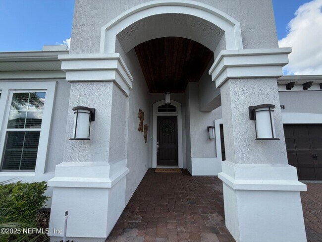Foto del edificio - 652 Bronson Pkwy