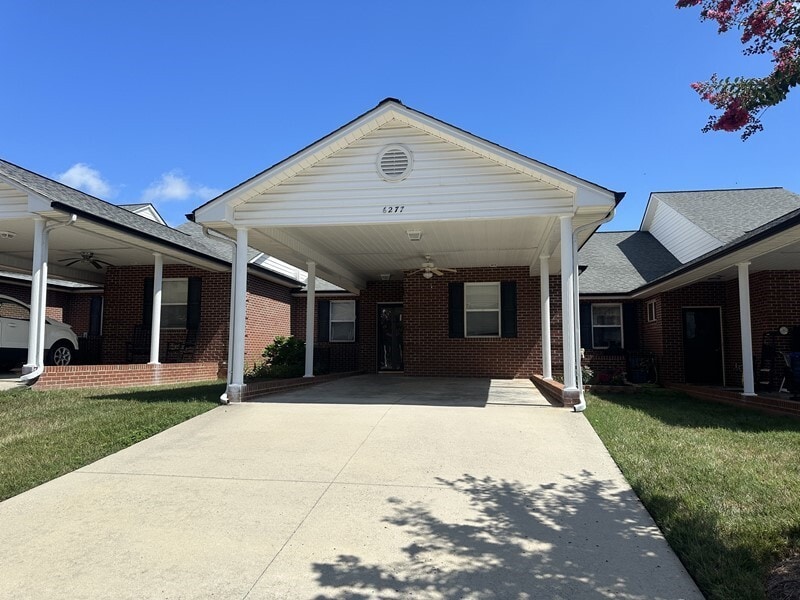 Primary Photo - Beautifully renovated 2 bedroom 2 bath uni...