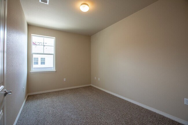 Building Photo - 3038 County Fair Lane #4