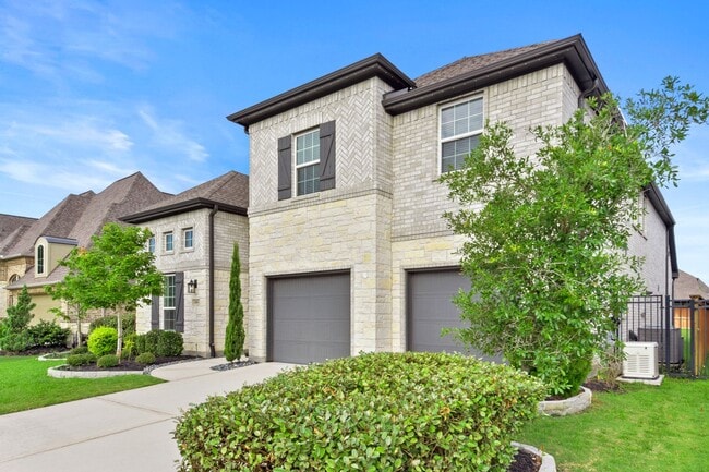 Building Photo - Large 4 Bedroom home in Woodson's Reserve