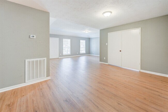Building Photo - 11602 Lennington Ln