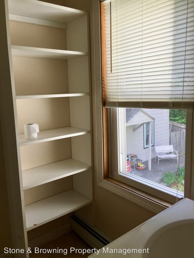 Building Photo - 17 Plain St