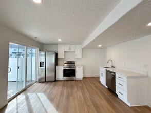 Building Photo - 1340 N Sage Dr