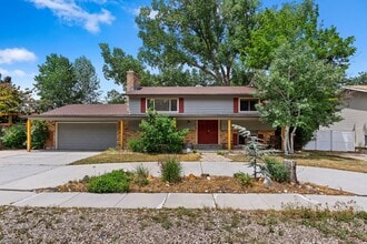 Building Photo - 9550 Buttonwood Dr