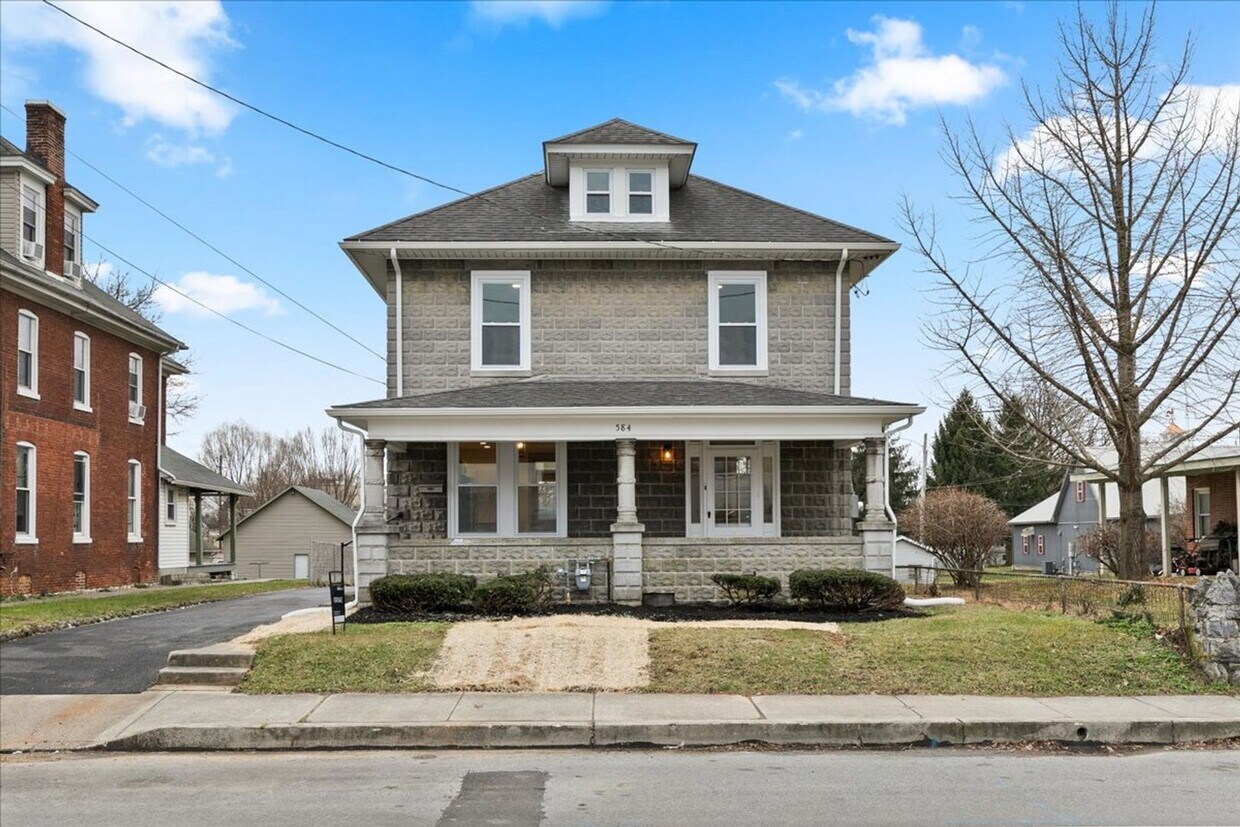 Foto principal - 584 W Main St